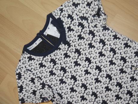 Rozkvetlé šaty top stav + legíny, 98