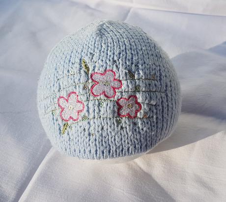 P31 dívčí pletená čepice květy vel. 104, 104