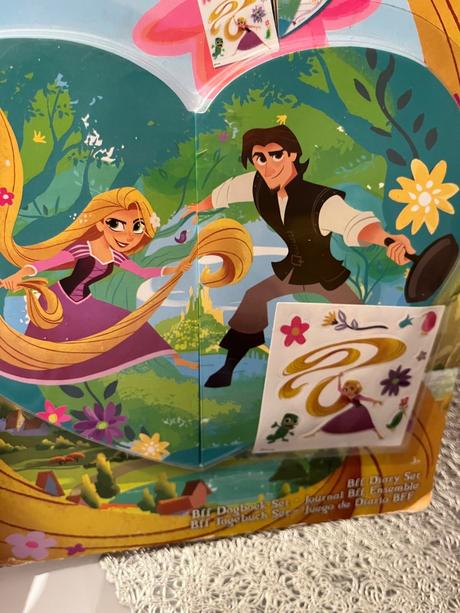 Výtvarné a kreativní potřeby,