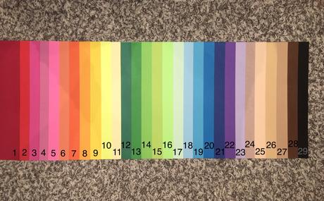 Náramek z papíru různé barvy,