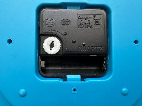 Modré nástěnné hodiny tlapková patrola, 