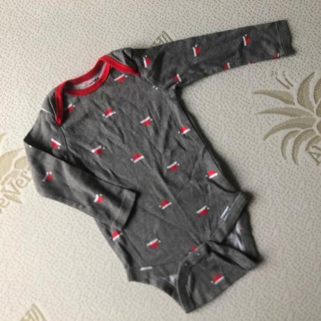 Šedé vánoční bodýčko, 74