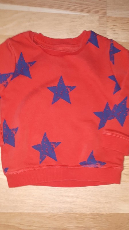 Červená mikina s hvězdy 86, marks & spencer,86