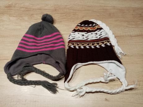 2x čepice (ušanka), 