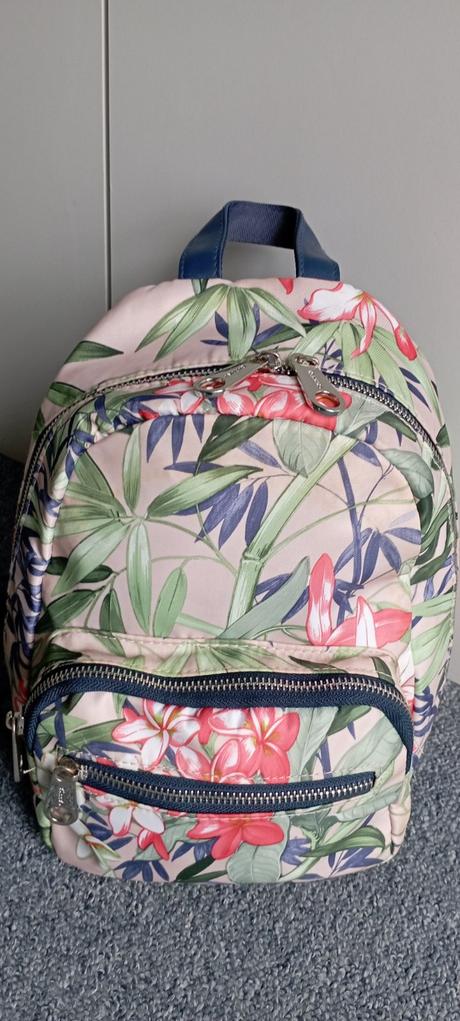 Batůžek zn."carpisa", carpisa