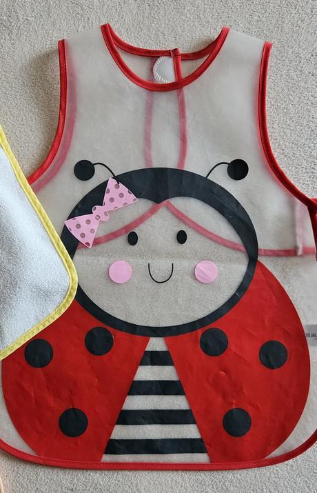 Bryndáky, bryndáčky a plastová zástěrka beruška,