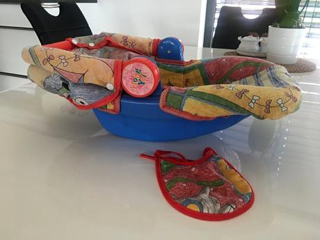 Hračka sedačka pro panenku,