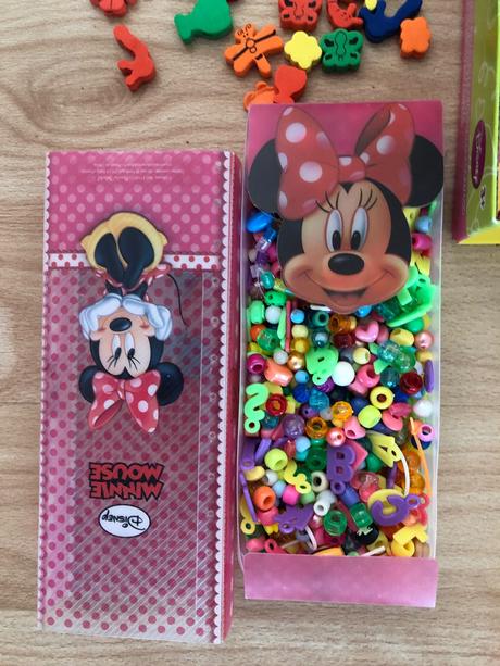 Minie krabicka plna korálků,