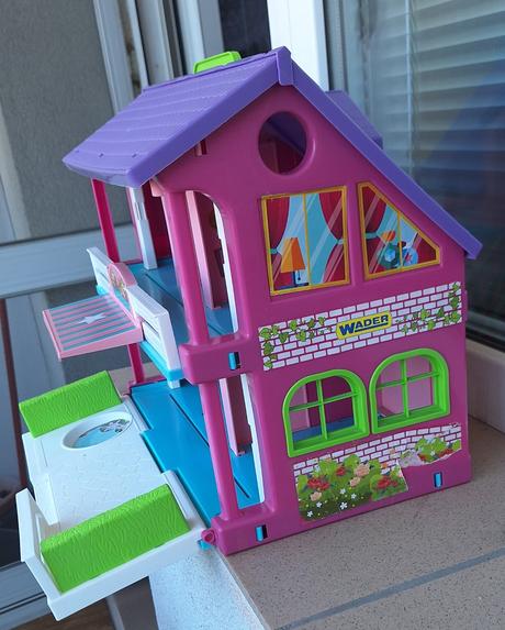 Domeček pro panenky barevný-top stav, 