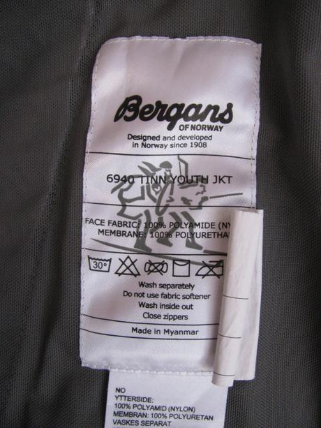 Chlapecká modrá bunda s kapucí, větrovka bergans, 140