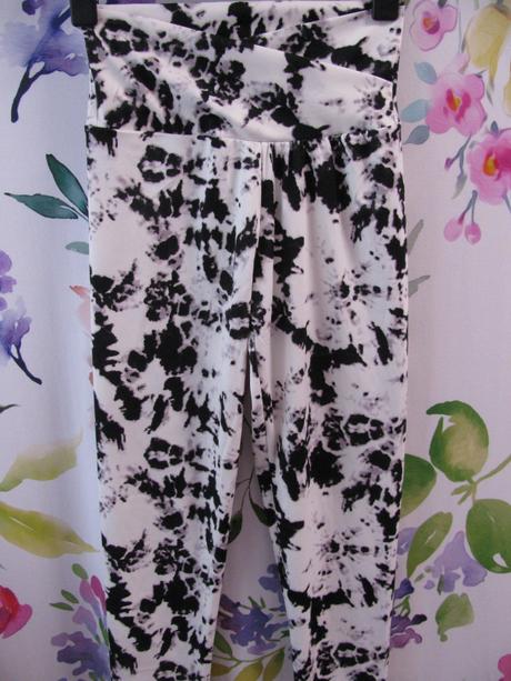 Elastické nové bílé legíny se vzorem, s