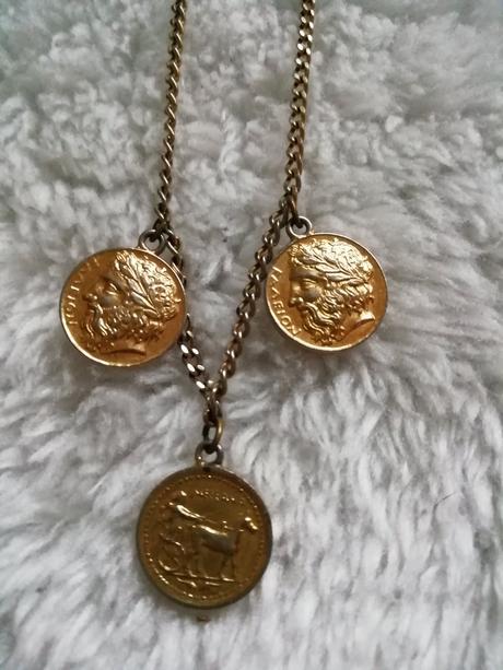 Náhrdelníky, kus 80 kč,