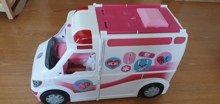 Barbie sanitka,