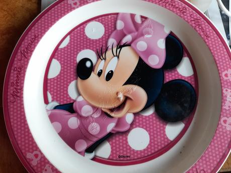 Tácek plastový s minnie, růžový s vadou,