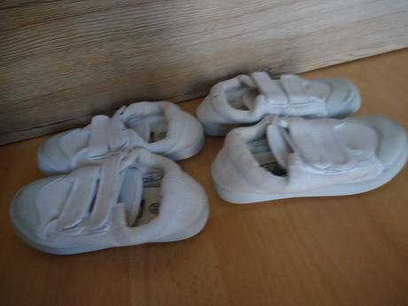 Letní tenisky pro dvojčátka, 25