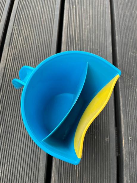 Nádobka na sníváni vlasů,