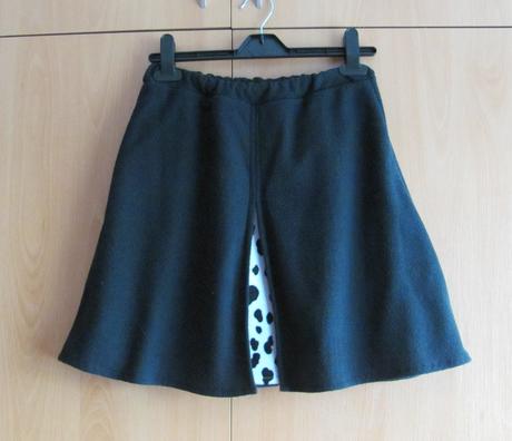 Černá flaušová sukně, 140