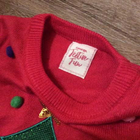 Vánoční svetřík s vánočním stromečkem, 104