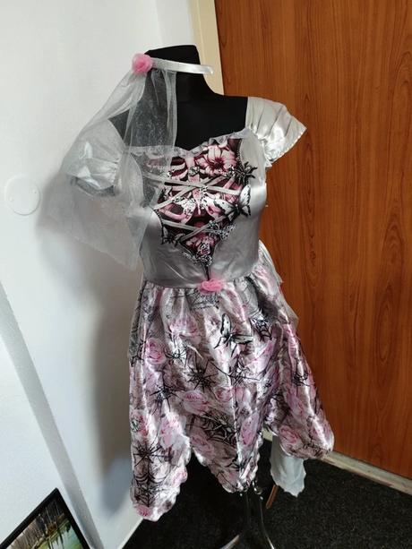 Strašidelné šaty, 