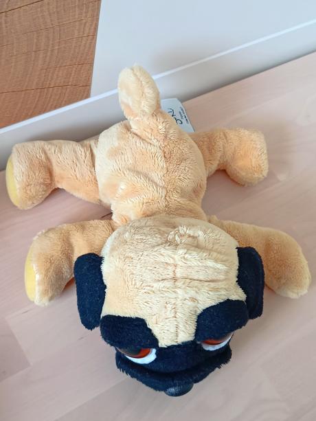 Plyšový pejsek mops vykulínek,