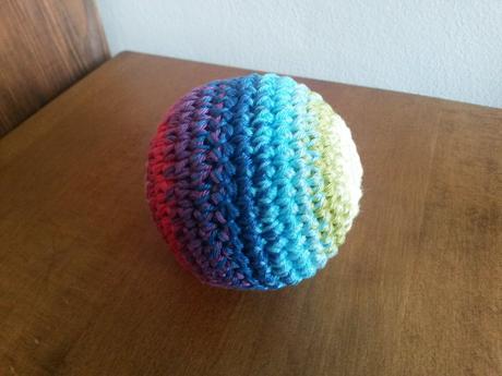 Háčkovaný míček 8 cm, 