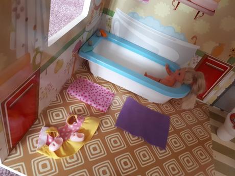 Dřevěný domeček pro panenky s vybavením -116x75cm,