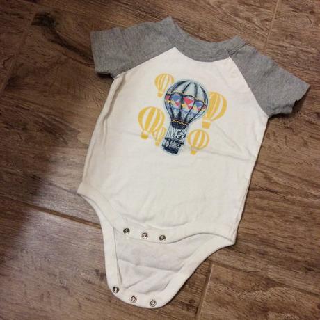 Body s pejskem a balóny zn. gap, gap,68