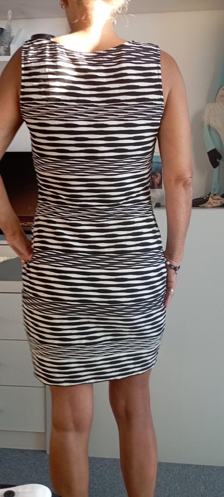 Šaty zn."amisu" vel."l", amisu,l