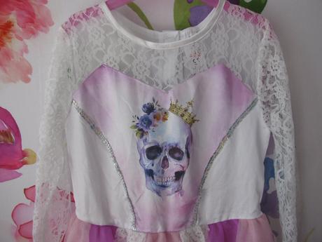 Karneval-krásné šaty s lebkami upírka halloween,