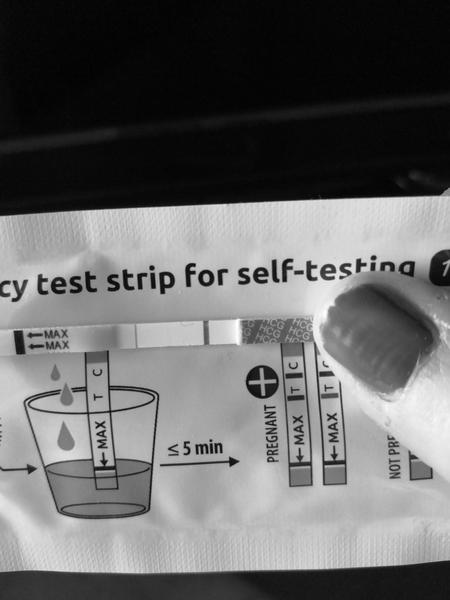 Vidíte druhou čárku na těhotenském testu také?