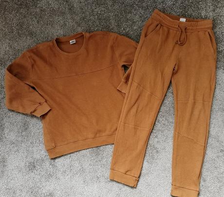 Tepláková souprava, 128