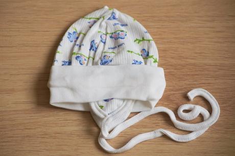 Čepička s klapkami na ouška a na zavazování, 
