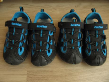 2x sandály, dvojčata, 28