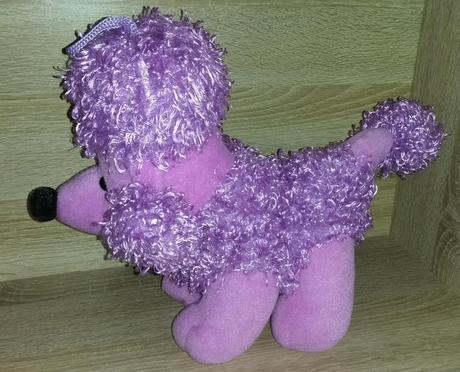 Fialový pejsek pudl výška 26 cm,