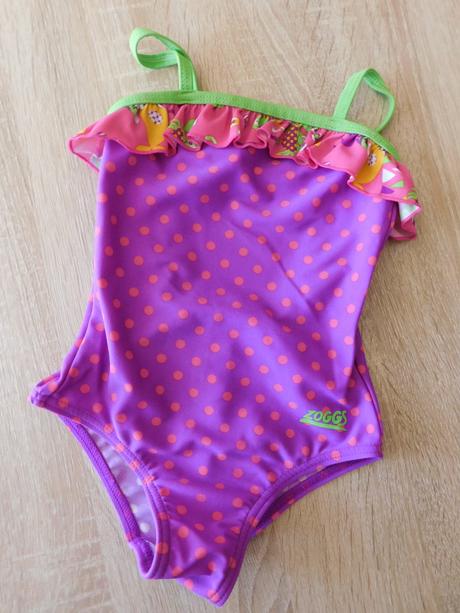 Dívčí jednodílné plavky, 92