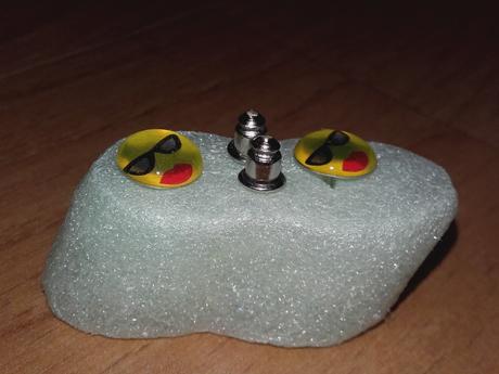 Náušnice emotikon sluneční brýle,