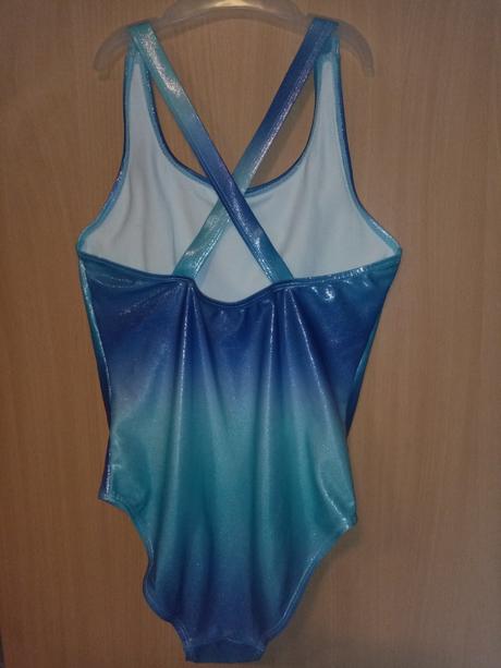 Třpytivé plavky, 158