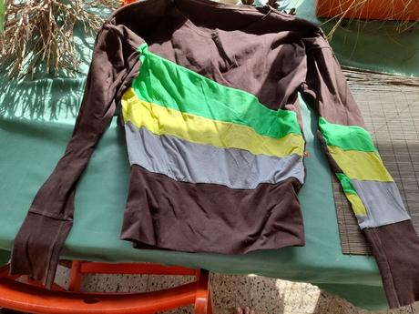 Triko velké barevné s pruhy, m