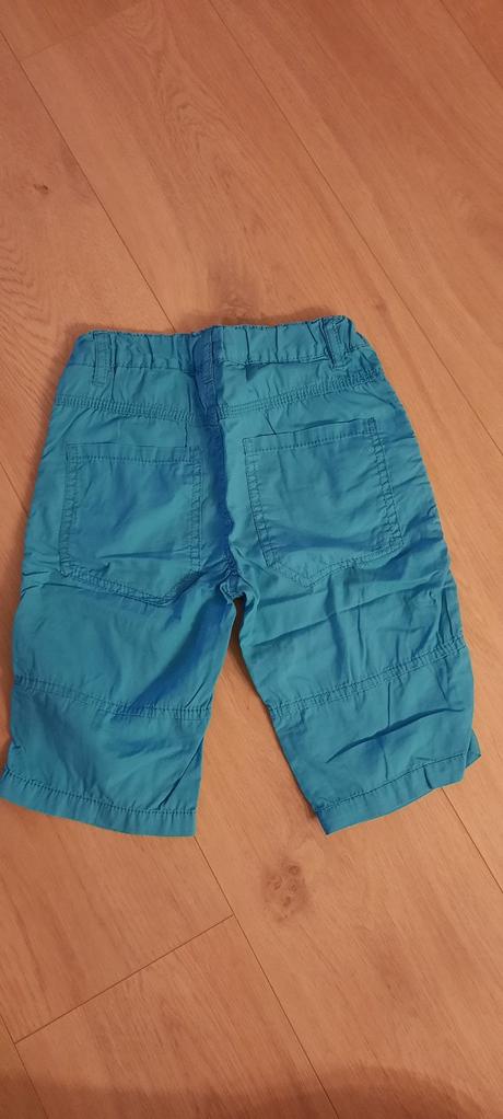 Dvoje chlapecké kraťasy pod kolena, h&m,110