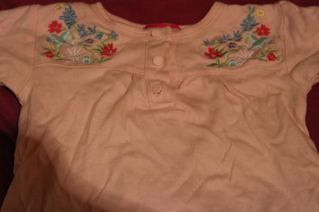 Dívčí body vyšívané květy, 74