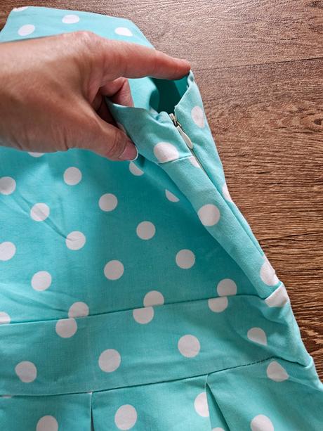 Krásné šaty s puntíky vel. xs, xs