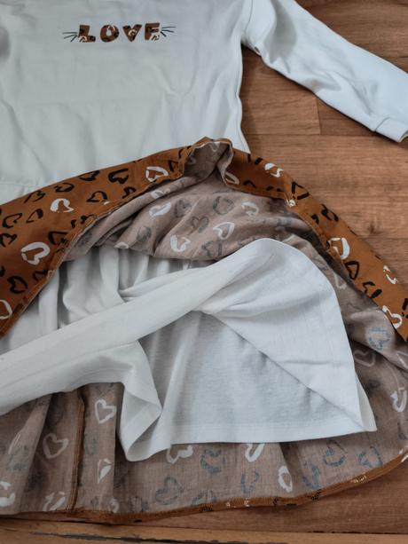 Mikinové šaty, 146