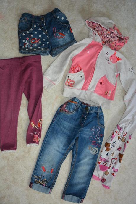 Komplet se zajíčkem a s budíkem, 104–116