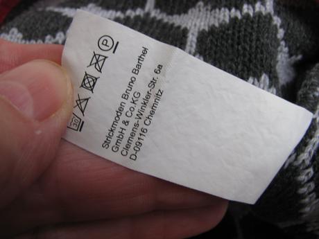 Dívčí šedá čepice se srdíčky, 98