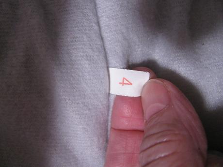 Tmavě šedé oteplovačky, 92