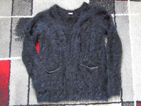 Teplý chlupatý svetrpro holku vel-134/140zn.y.f.k., 134