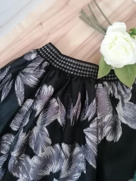 Společenská sukýnka, tu,152