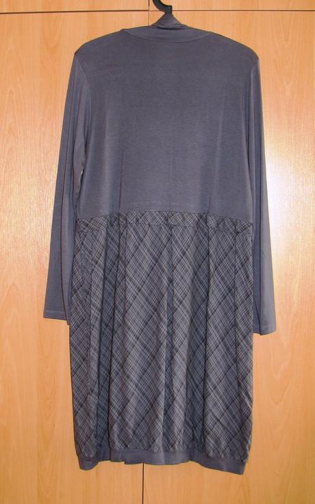 Šedé rolákové šaty, 42