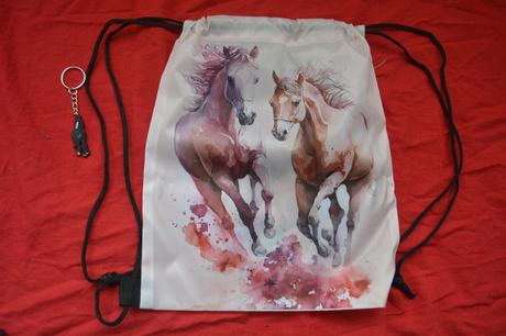 Krásný vak- pytlík na záda s koníky+ přívěšek koně, 
