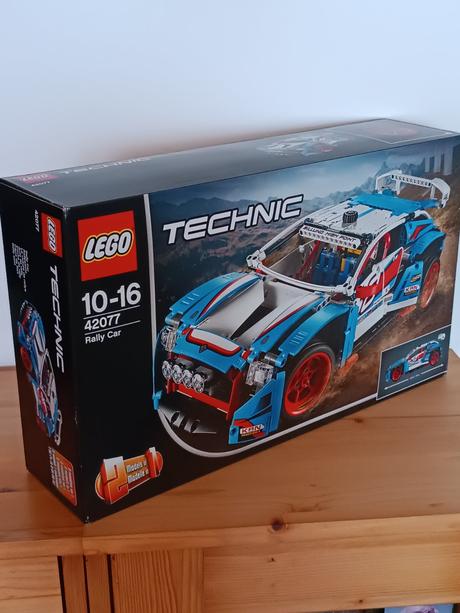 Lego technic 42077 závodní auto,